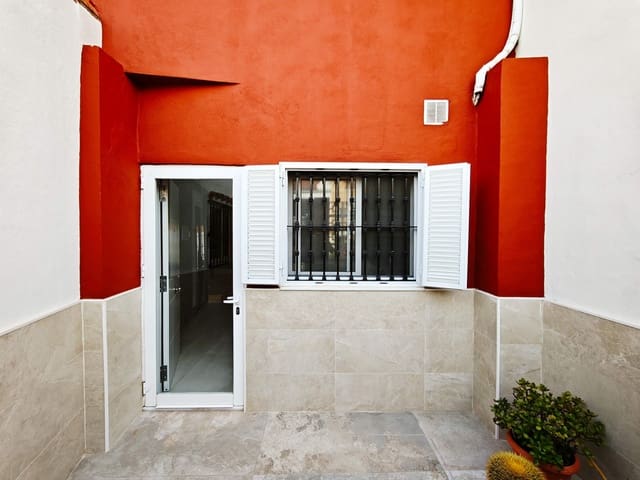 3 sovrum Radhus till salu i Algeciras med pool garage - 385 000 € (Ref: 10186276)