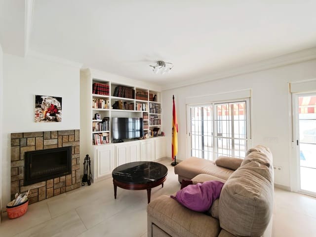 3 sovrum Radhus till salu i Algeciras med pool garage - 385 000 € (Ref: 10186276)