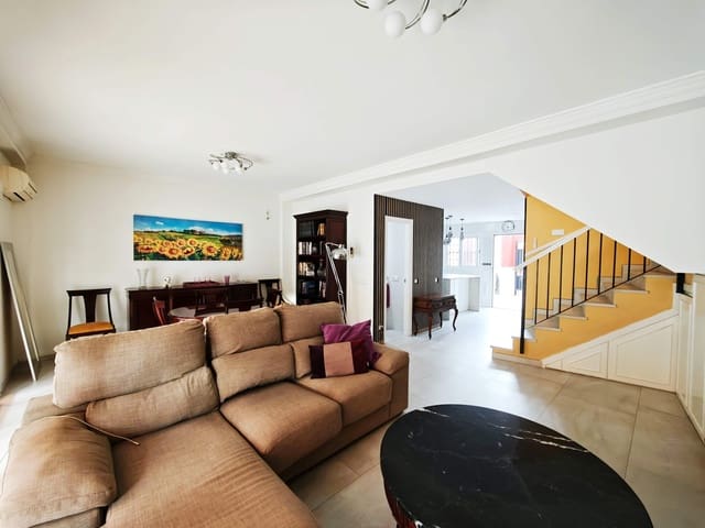 3 sovrum Radhus till salu i Algeciras med pool garage - 385 000 € (Ref: 10186276)