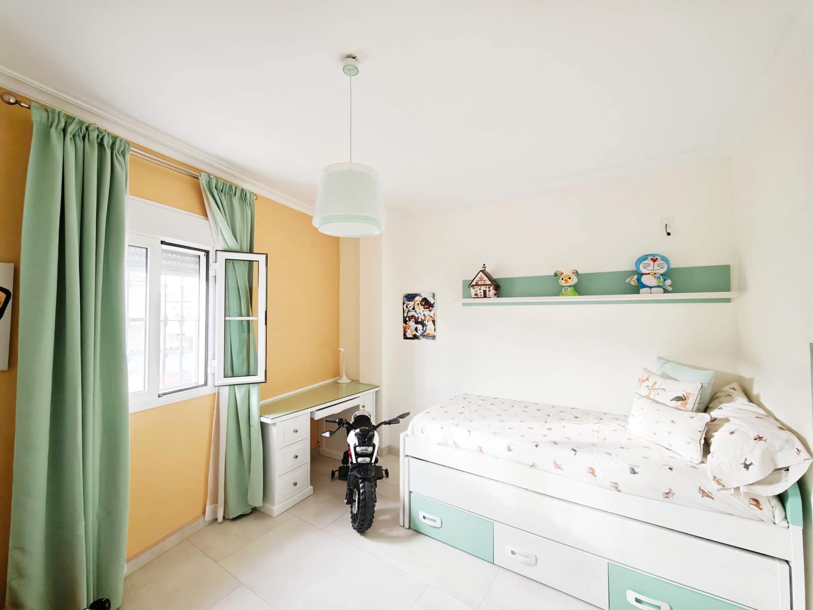 3 sovrum Radhus till salu i Algeciras med pool garage - 385 000 € (Ref: 10186276)
