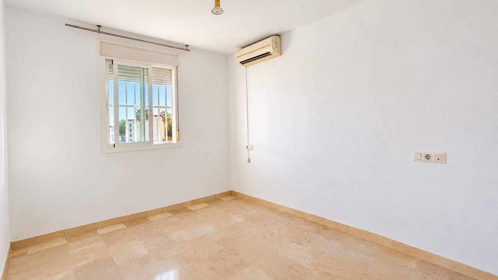 3 Zimmer Wohnung zu verkaufen in La Linea de la Concepcion - 160.000 € (Ref: 10186277)