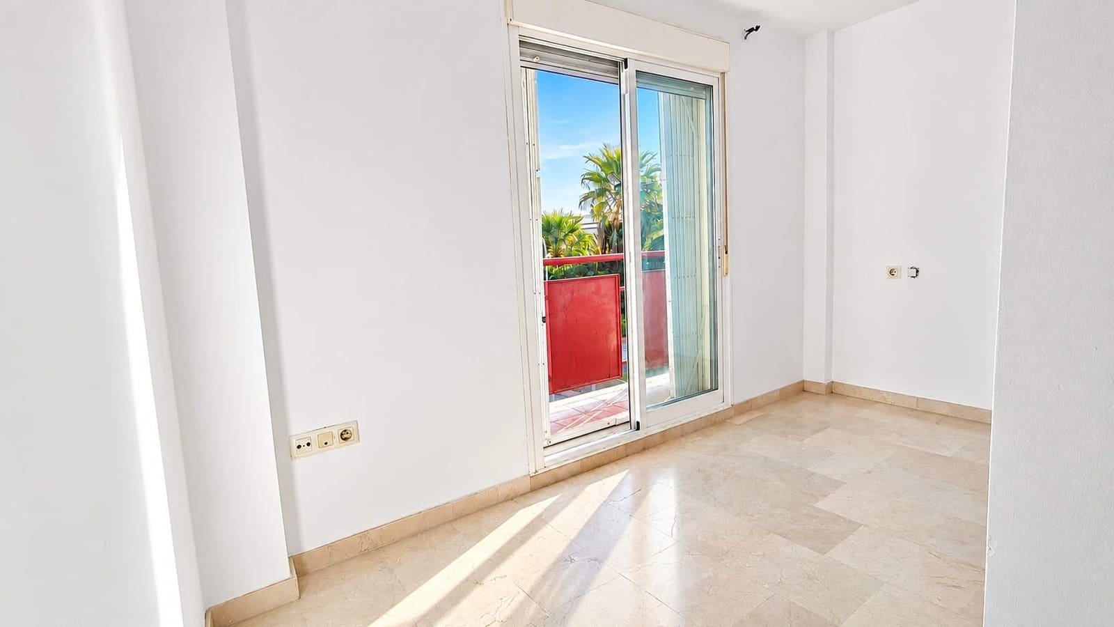 3 Zimmer Wohnung zu verkaufen in La Linea de la Concepcion - 160.000 € (Ref: 10186277)