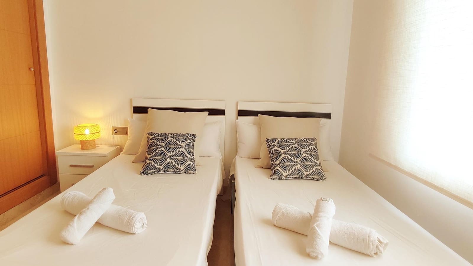 2 sypialnia Apartament do wynajęcia w La Linea de la Concepcion z basenem garażem - 1 350 € (Ref: 8737968)