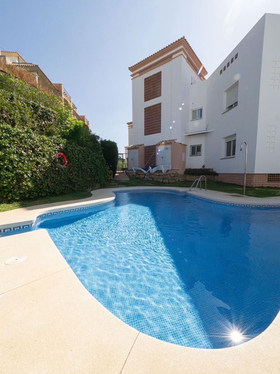 2 sypialnia Apartament do wynajęcia w La Linea de la Concepcion z basenem garażem - 1 350 € (Ref: 8737968)