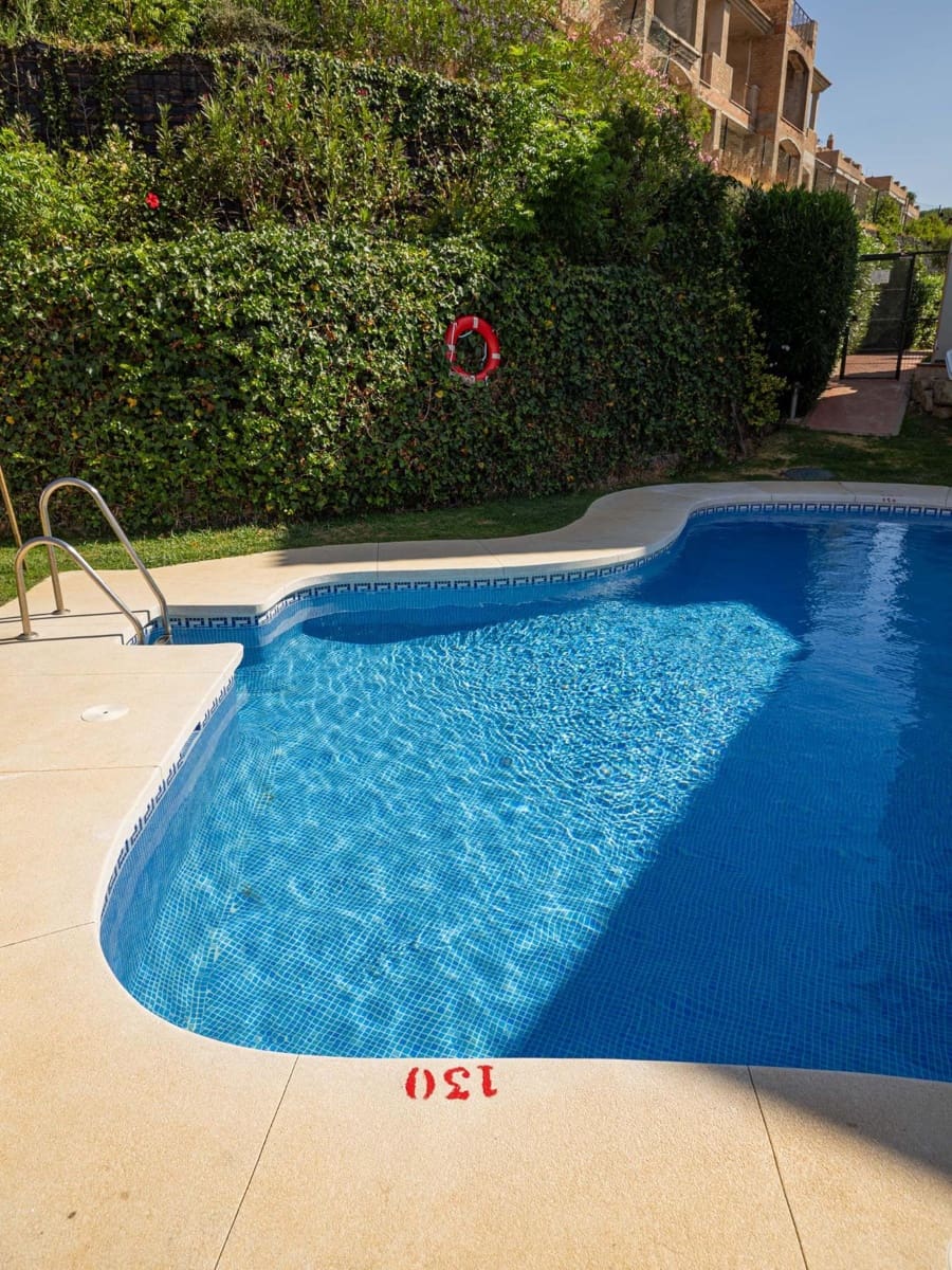 2 sypialnia Apartament do wynajęcia w La Linea de la Concepcion z basenem garażem - 1 350 € (Ref: 8737968)