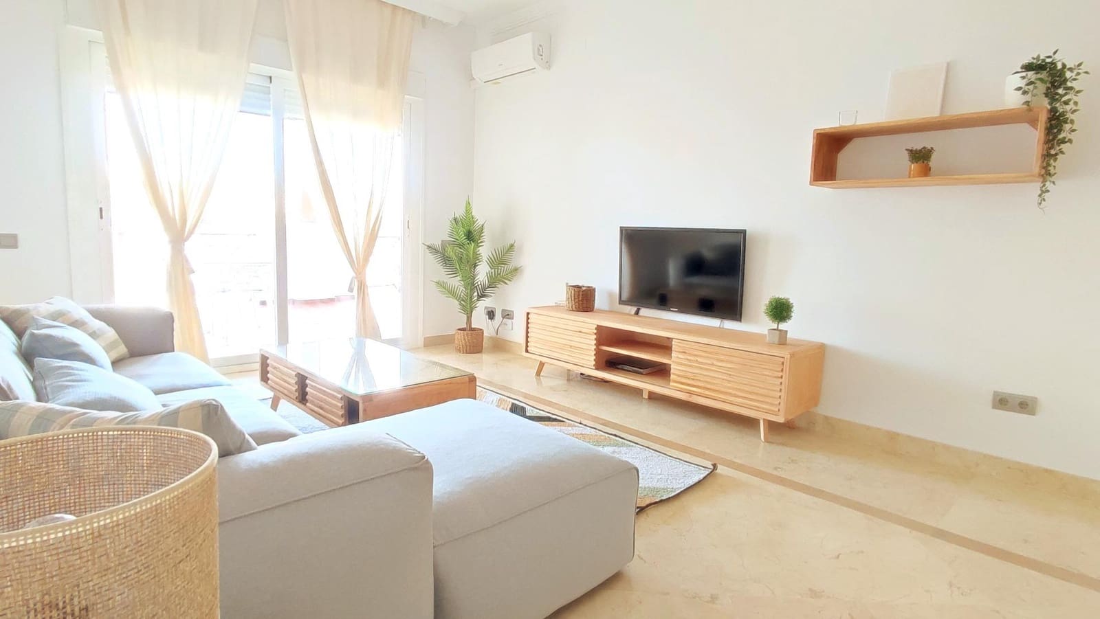 2 sypialnia Apartament do wynajęcia w La Linea de la Concepcion z basenem garażem - 1 350 € (Ref: 8737968)