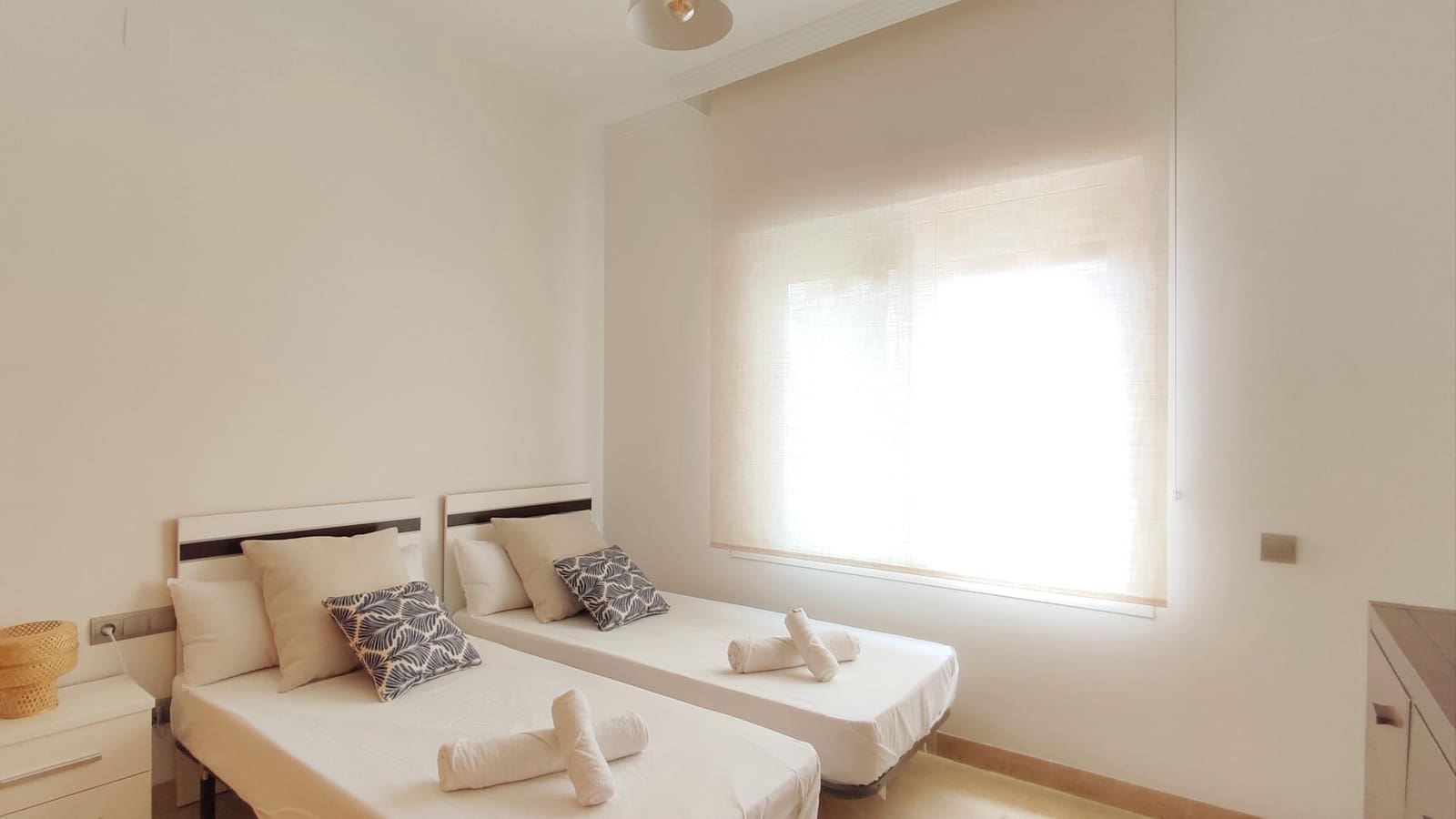 2 sypialnia Apartament do wynajęcia w La Linea de la Concepcion z basenem garażem - 1 350 € (Ref: 8737968)