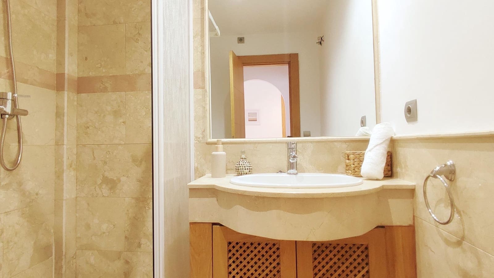 2 sypialnia Apartament do wynajęcia w La Linea de la Concepcion z basenem garażem - 1 350 € (Ref: 8737968)