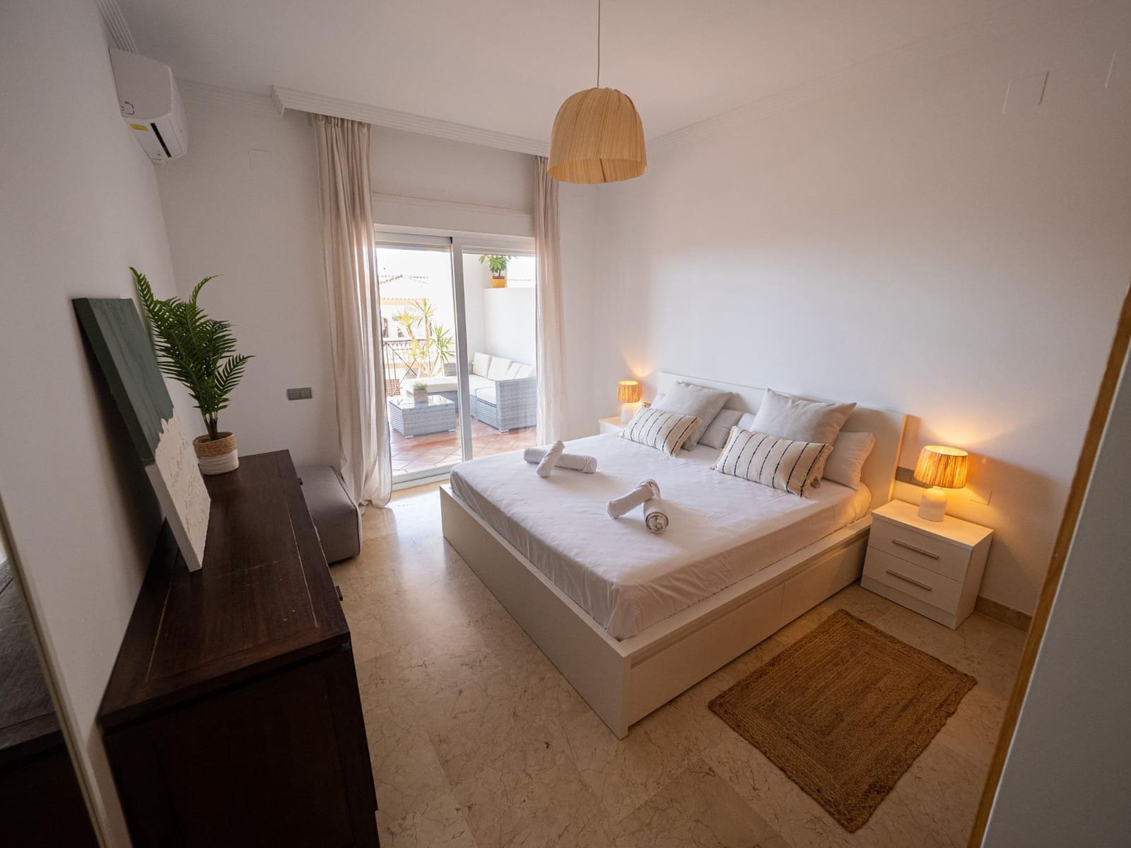 2 sypialnia Apartament do wynajęcia w La Linea de la Concepcion z basenem garażem - 1 350 € (Ref: 8737968)