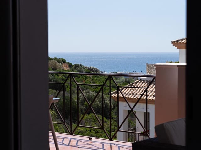 2 sypialnia Apartament do wynajęcia w La Alcaidesa z basenem garażem - 1 350 € (Ref: 8737968)