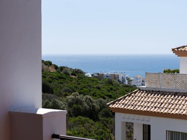 2 sypialnia Apartament do wynajęcia w La Alcaidesa z basenem garażem - 1 350 € (Ref: 8737968)