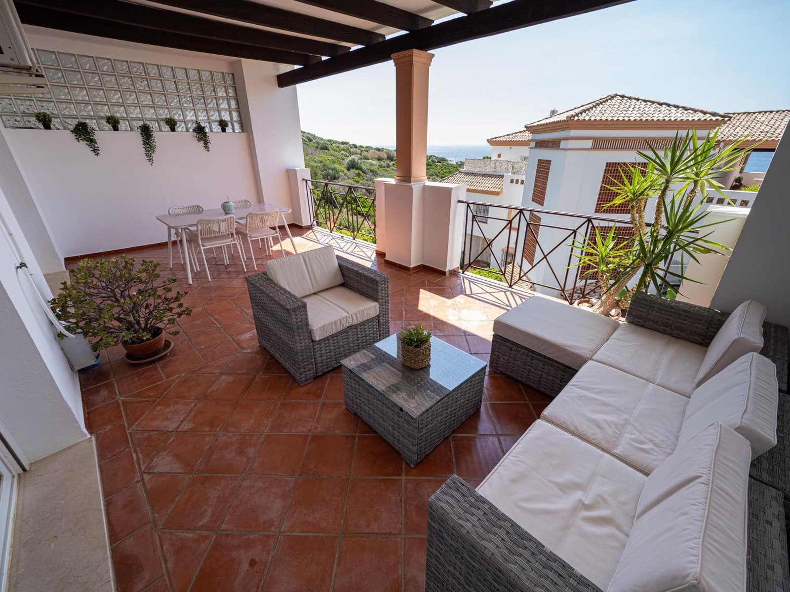 2 sypialnia Apartament do wynajęcia w La Linea de la Concepcion z basenem garażem - 1 350 € (Ref: 8737968)