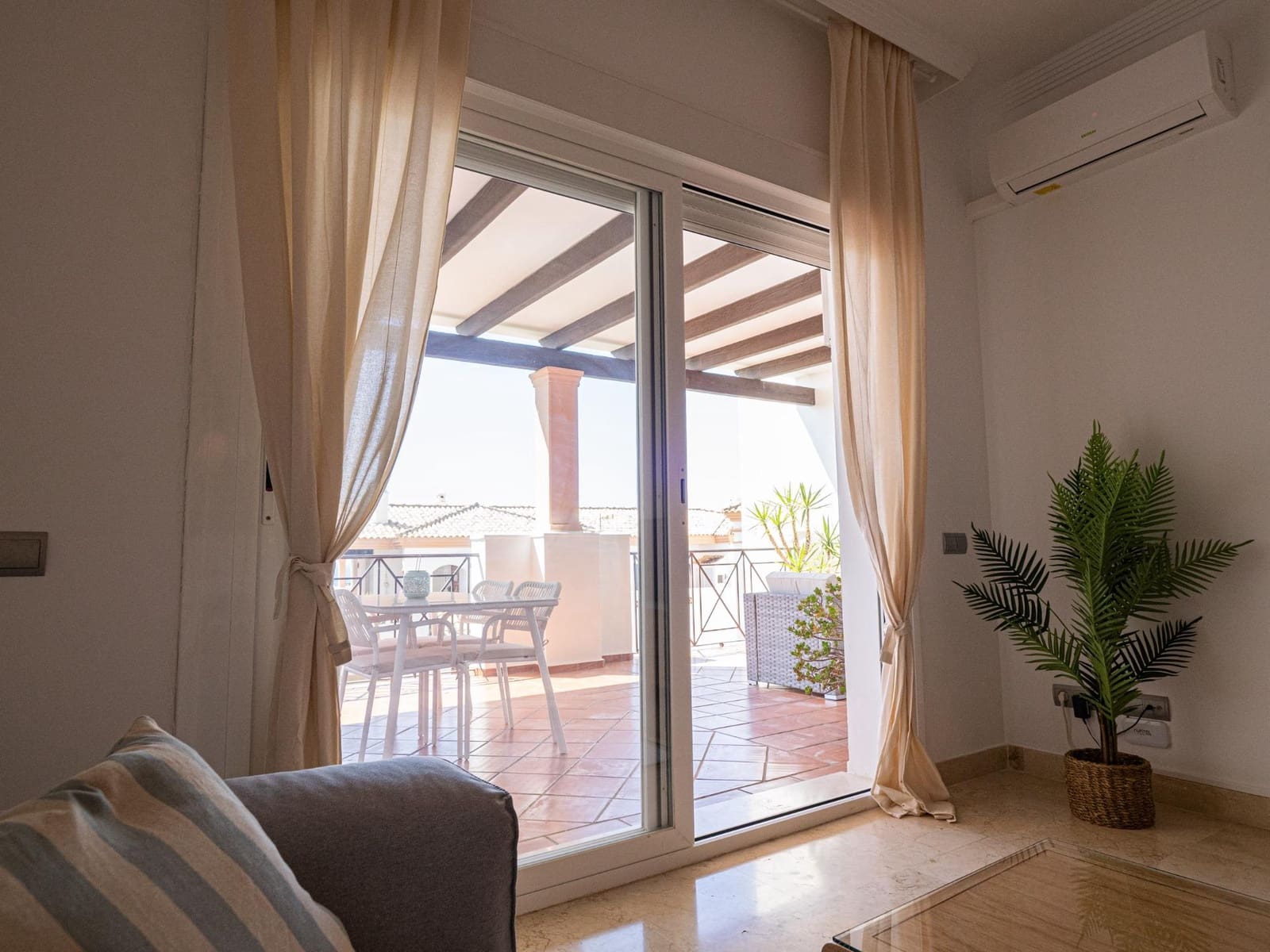 2 sypialnia Apartament do wynajęcia w La Linea de la Concepcion z basenem garażem - 1 350 € (Ref: 8737968)