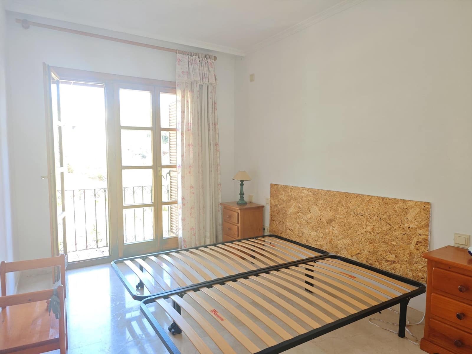 2 makuuhuone Rivitalo vuokrattavana paikassa La Linea de la Concepcion mukana uima-altaan - 1 600 € (Ref: 8786843)