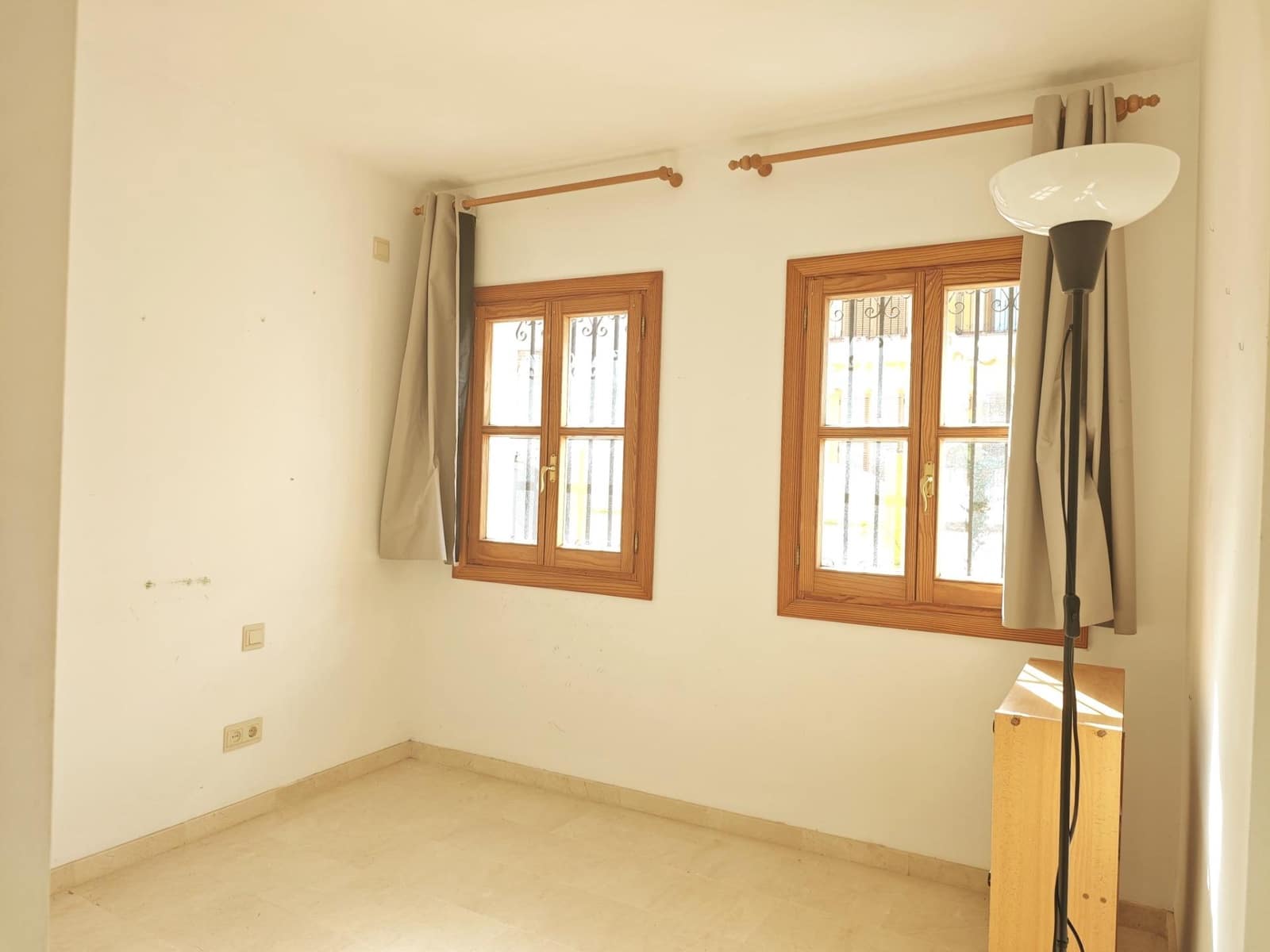 2 makuuhuone Rivitalo vuokrattavana paikassa La Linea de la Concepcion mukana uima-altaan - 1 600 € (Ref: 8786843)