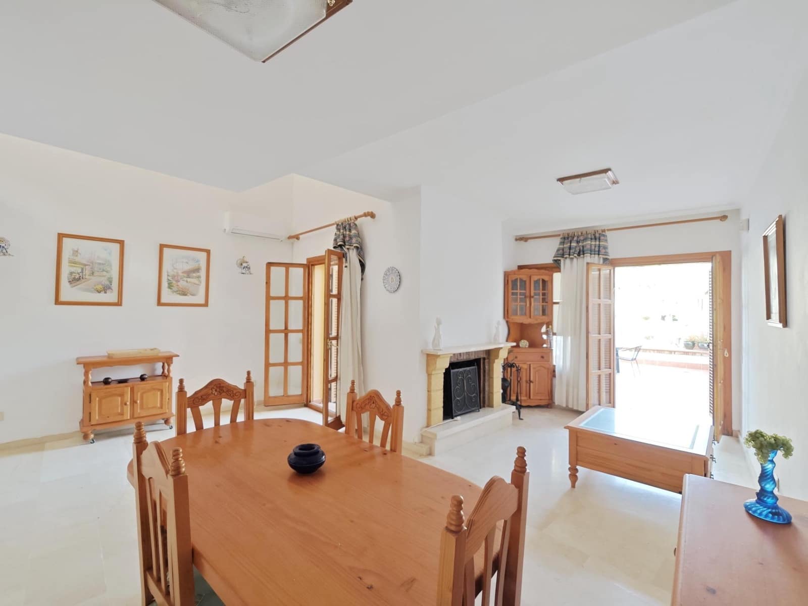 2 makuuhuone Rivitalo vuokrattavana paikassa La Linea de la Concepcion mukana uima-altaan - 1 600 € (Ref: 8786843)