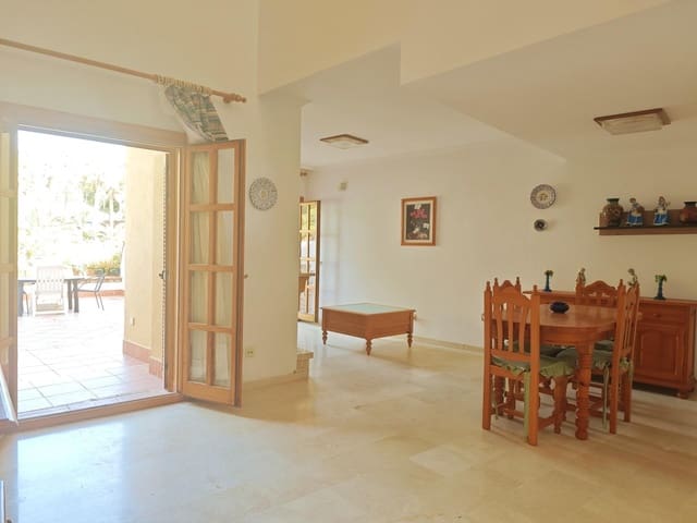 2 makuuhuone Rivitalo vuokrattavana paikassa La Línea de la Concepción mukana uima-altaan - 1 600 € (Ref: 8786843)