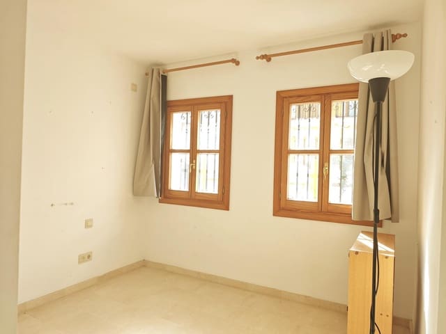 2 makuuhuone Rivitalo vuokrattavana paikassa La Línea de la Concepción mukana uima-altaan - 1 600 € (Ref: 8786843)