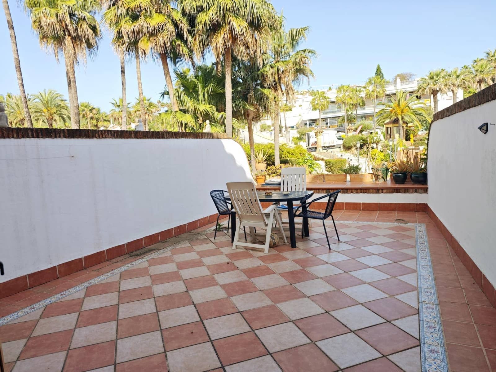 2 makuuhuone Rivitalo vuokrattavana paikassa La Linea de la Concepcion mukana uima-altaan - 1 600 € (Ref: 8786843)