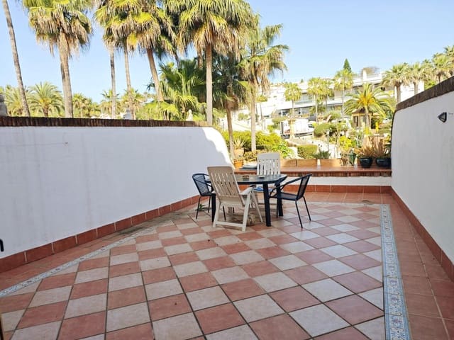 2 makuuhuone Rivitalo vuokrattavana paikassa La Línea de la Concepción mukana uima-altaan - 1 600 € (Ref: 8786843)