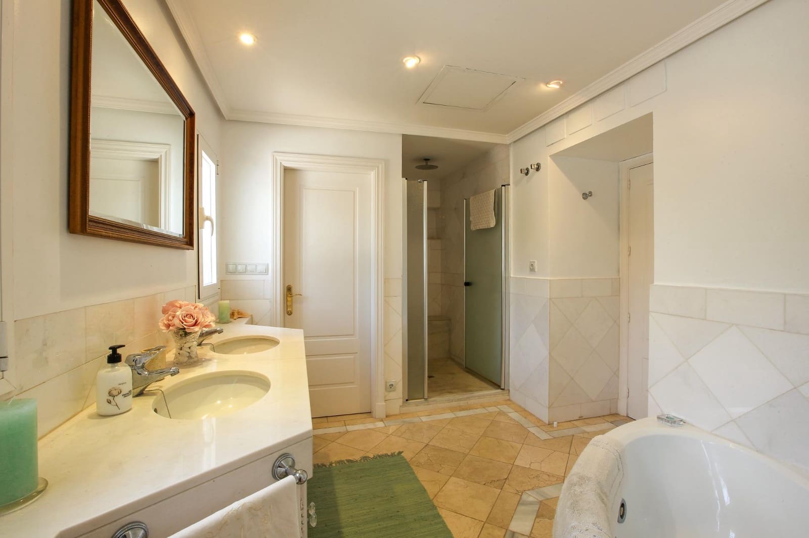 6 bedroom Villa for sale in Sotogrande with pool garage - € 1,800,000 (Ref: 8838761)