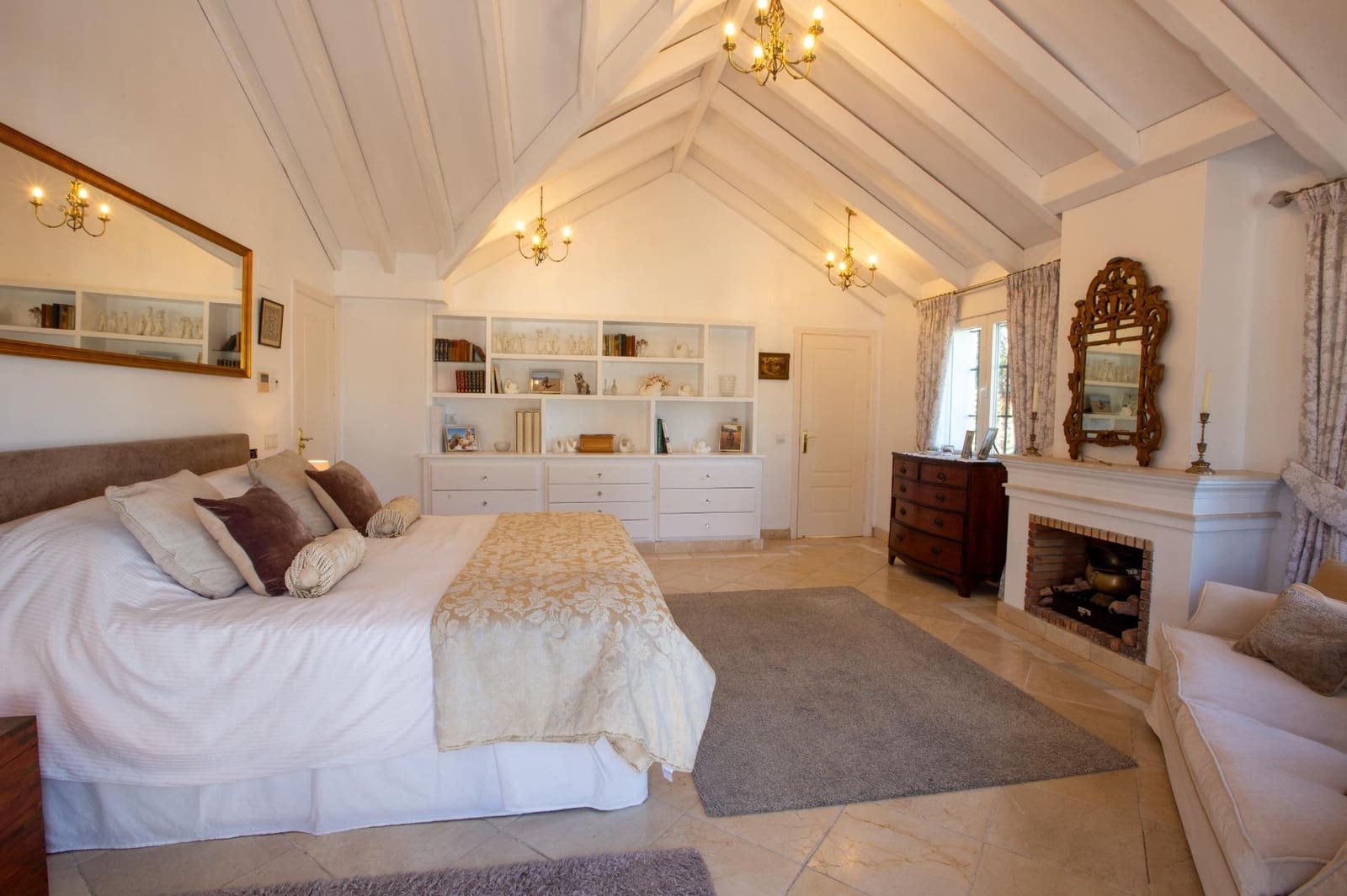 6 bedroom Villa for sale in Sotogrande with pool garage - € 1,800,000 (Ref: 8838761)