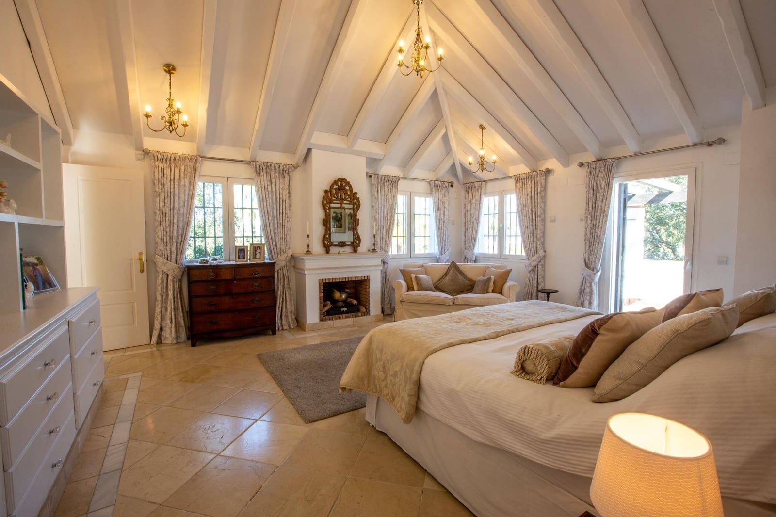 6 bedroom Villa for sale in Sotogrande with pool garage - € 1,800,000 (Ref: 8838761)