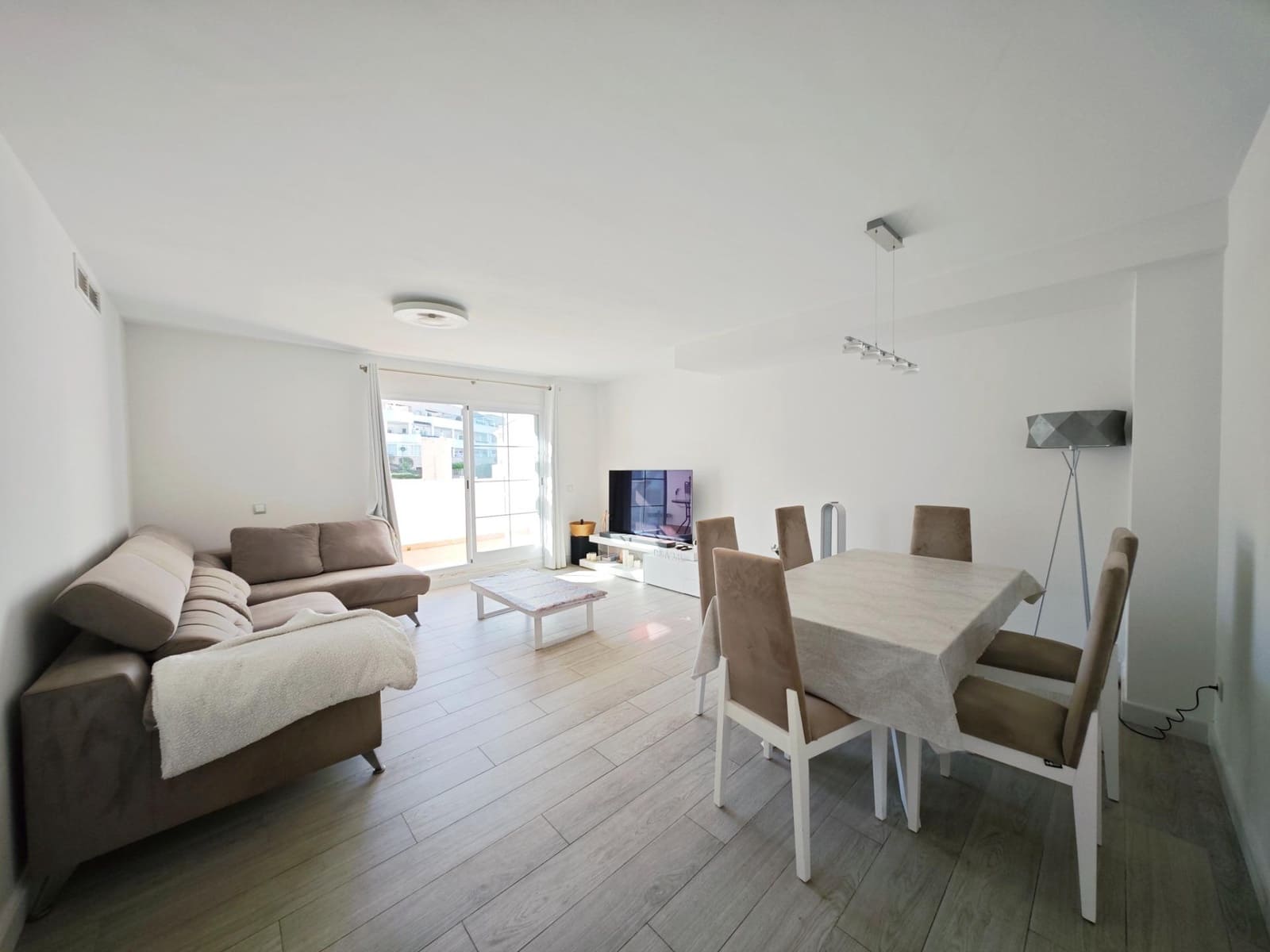 3 bedroom Flat for sale in La Linea de la Concepcion - € 265,000 (Ref: 8894949)