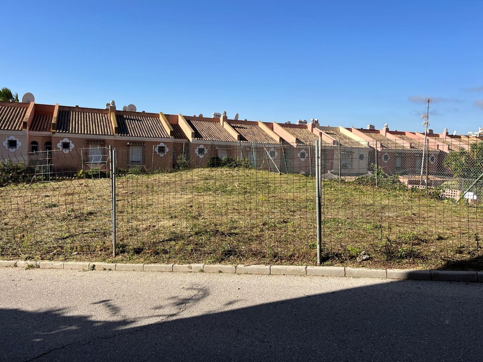 Building Plot for sale in La Linea de la Concepcion - € 70,000 (Ref: 8951853)