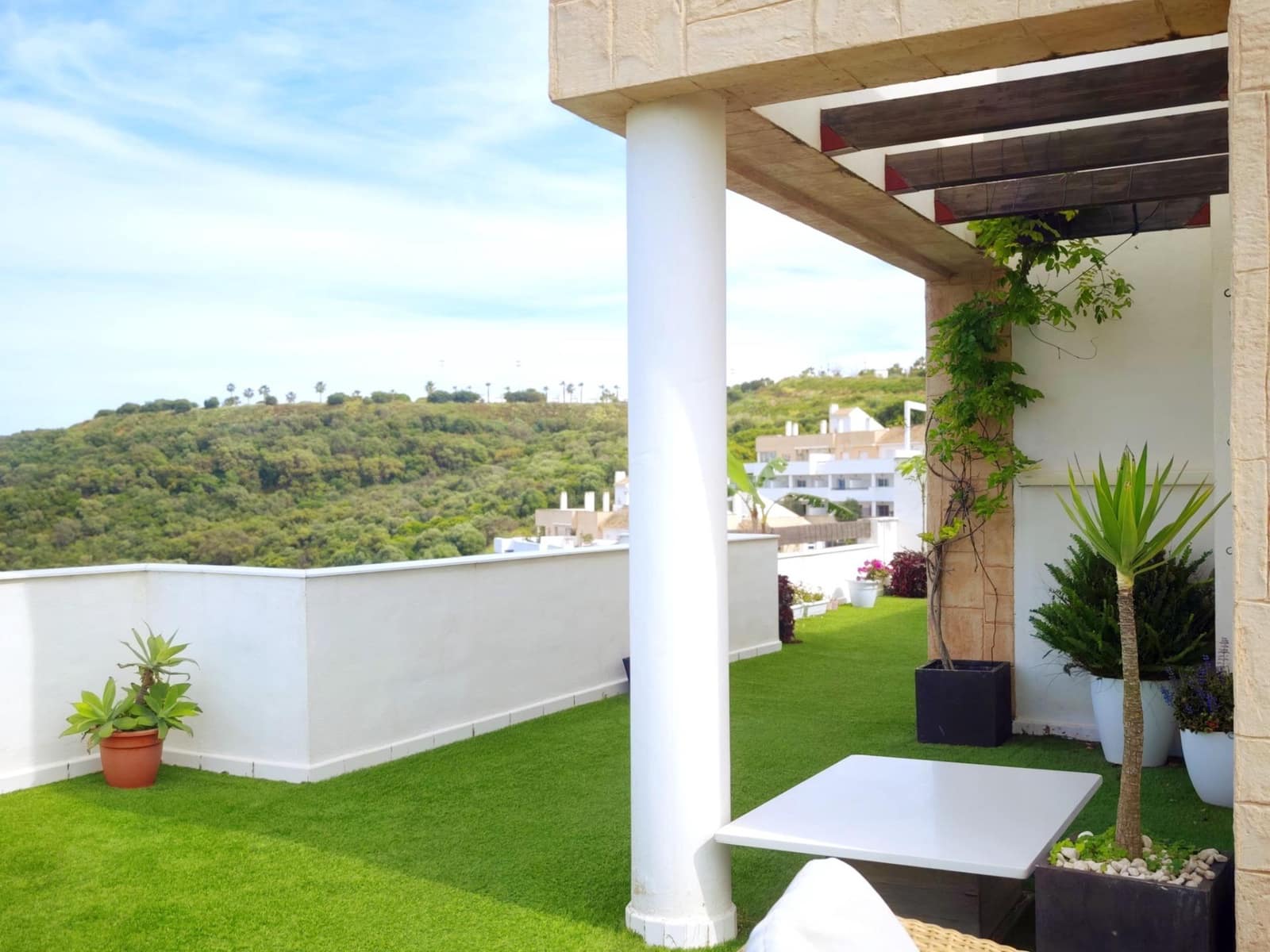 3 sypialnia Penthouse na sprzedaż w La Alcaidesa z basenem - 600 000 € (Ref: 8970393)