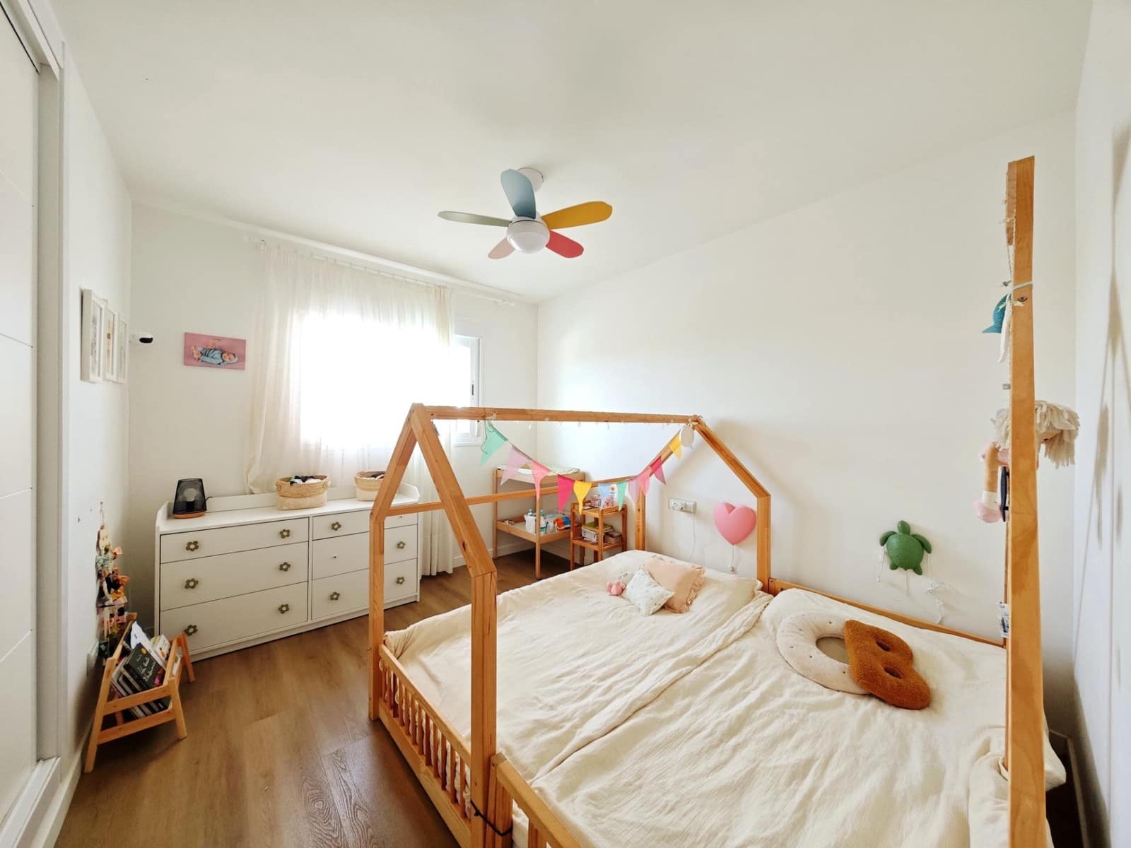 3 sypialnia Penthouse na sprzedaż w La Alcaidesa z basenem - 600 000 € (Ref: 8970393)