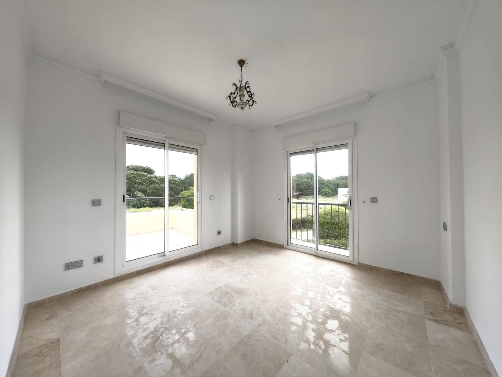 3 makuuhuone Asunto myytävänä paikassa Sotogrande mukana uima-altaan - 490 000 € (Ref: 9062358)