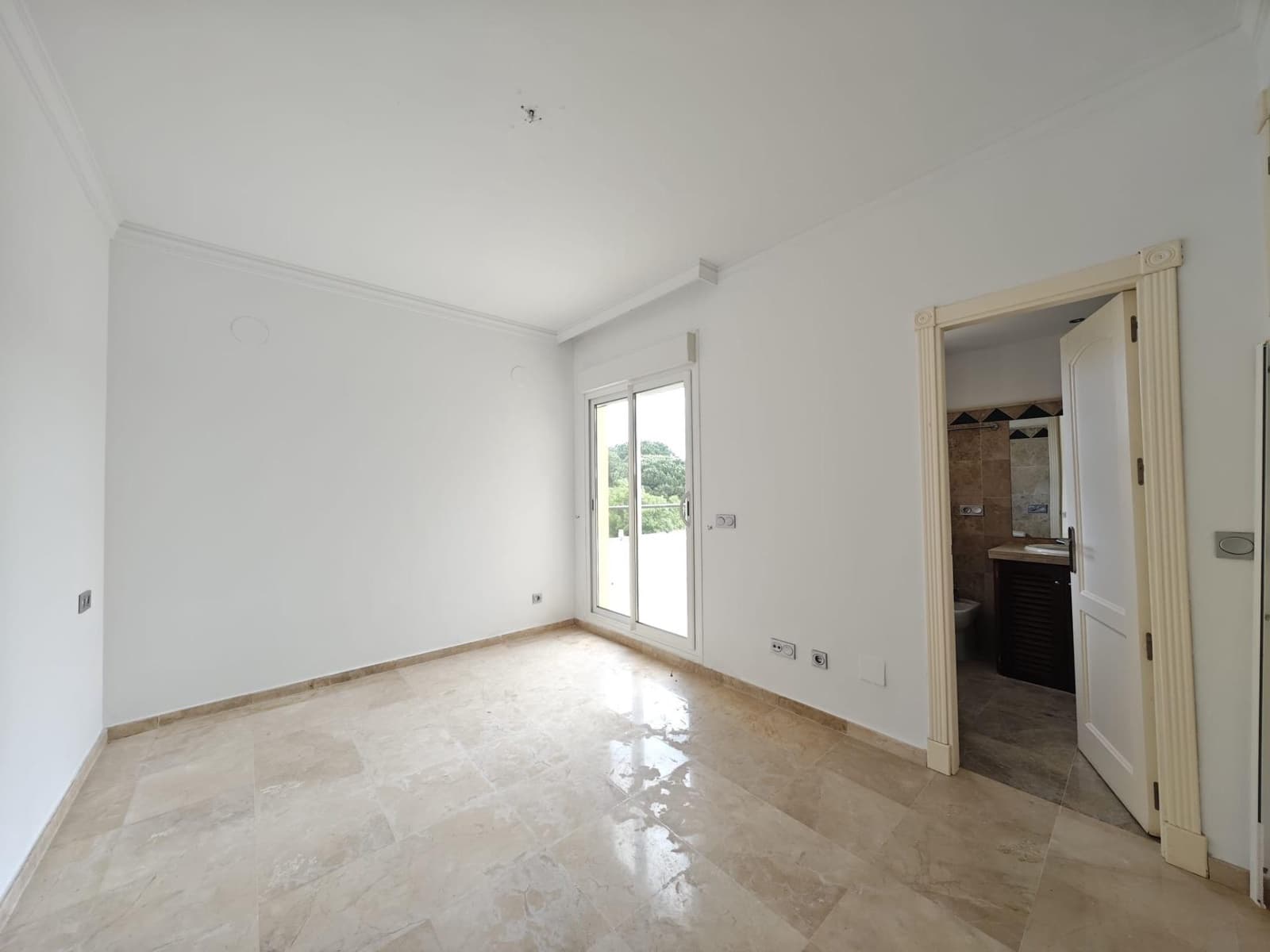 3 makuuhuone Asunto myytävänä paikassa Sotogrande mukana uima-altaan - 490 000 € (Ref: 9062358)