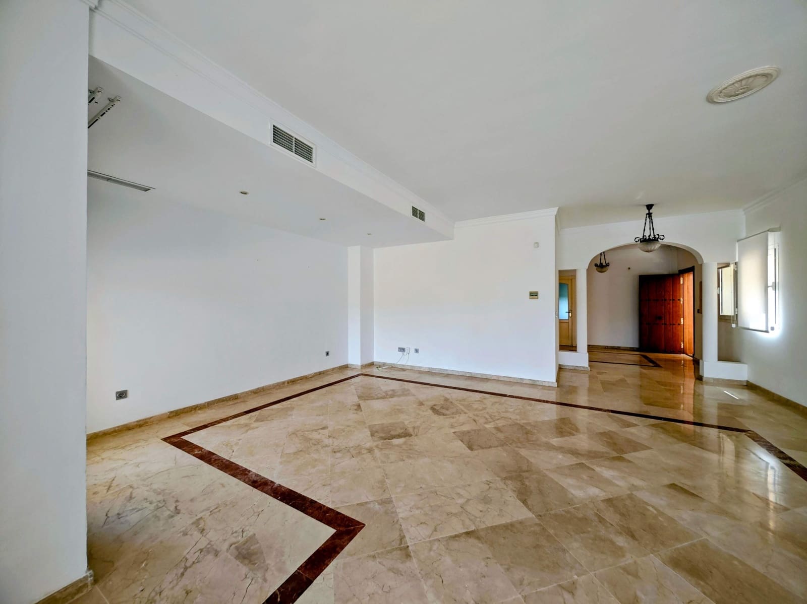 3 soveværelse Lejlighed til salg i San Roque med swimmingpool - € 540.000 (Ref: 9062358)