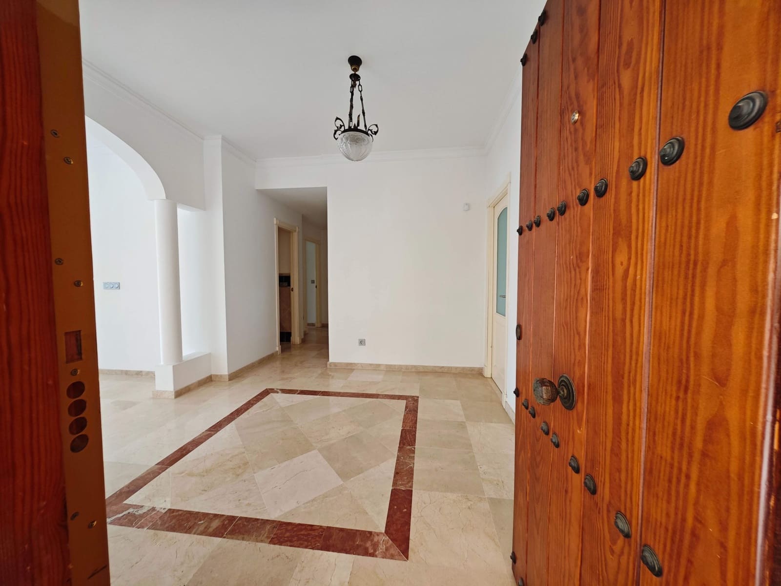 3 soveværelse Lejlighed til salg i San Roque med swimmingpool - € 540.000 (Ref: 9062358)