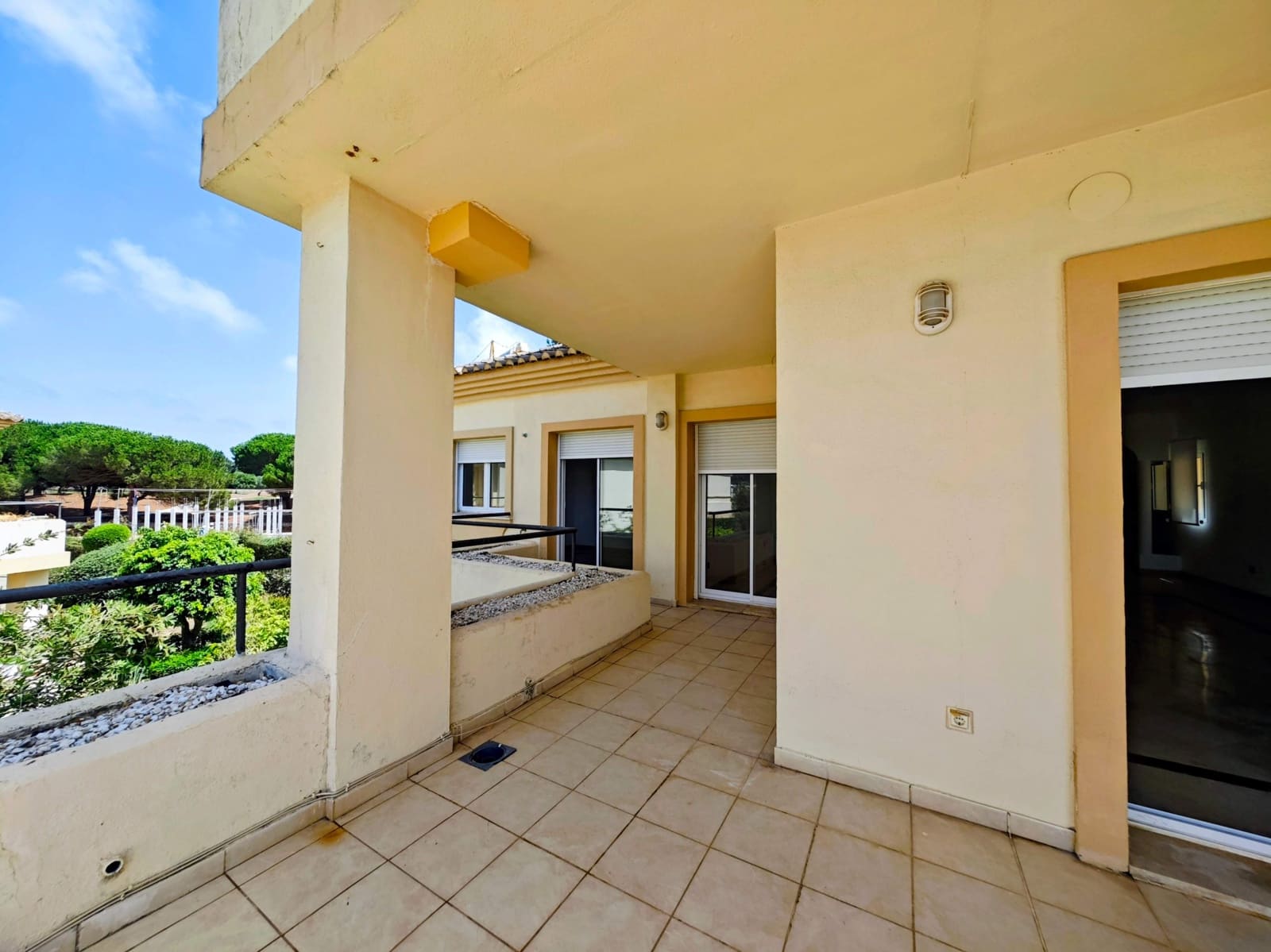 3 soveværelse Lejlighed til salg i San Roque med swimmingpool - € 540.000 (Ref: 9062358)