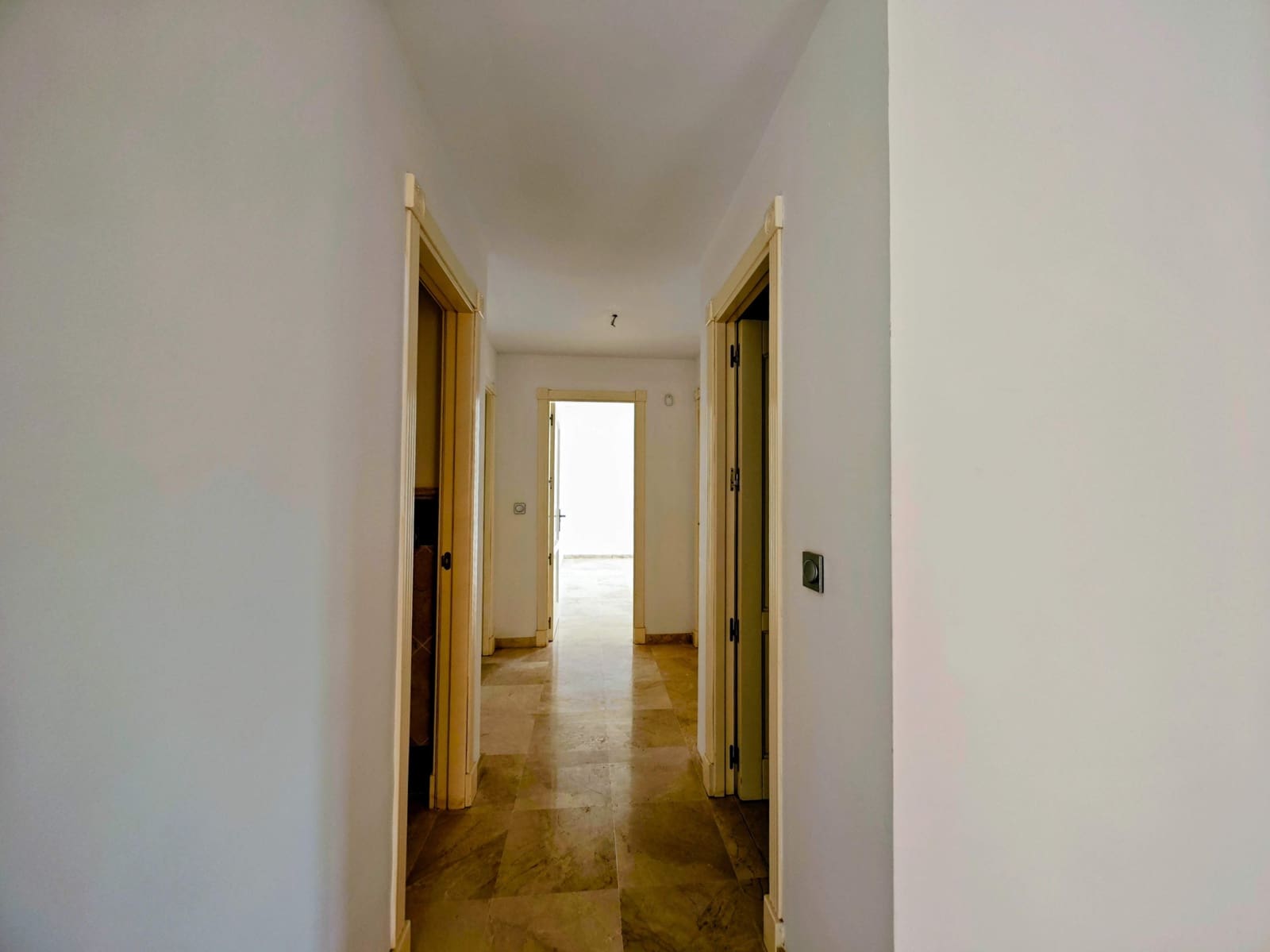 3 soveværelse Lejlighed til salg i San Roque med swimmingpool - € 540.000 (Ref: 9062358)