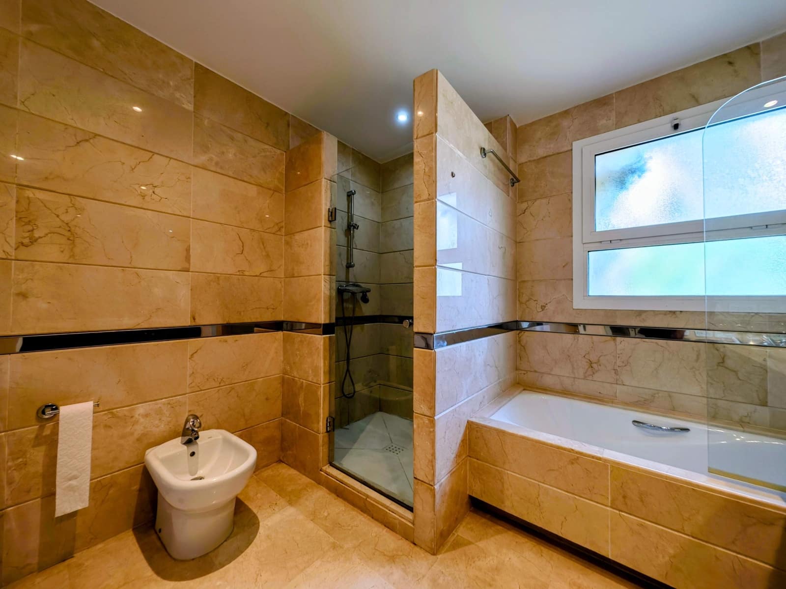 3 soveværelse Lejlighed til salg i San Roque med swimmingpool - € 540.000 (Ref: 9062358)