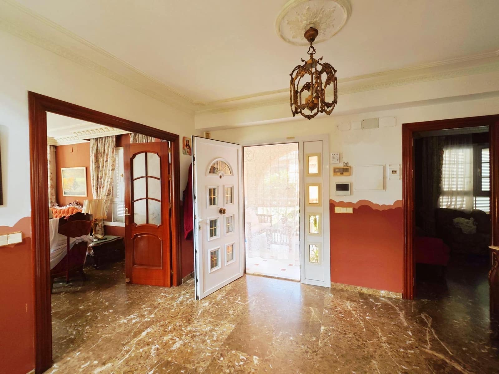 8 soveværelse Villa til salg i Algeciras med garage - € 550.000 (Ref: 9075813)