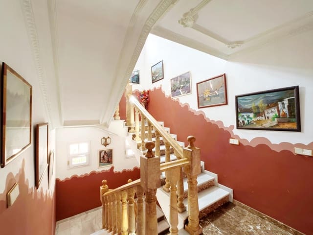 8 soveværelse Villa til salg i Algeciras med garage - € 550.000 (Ref: 9075813)