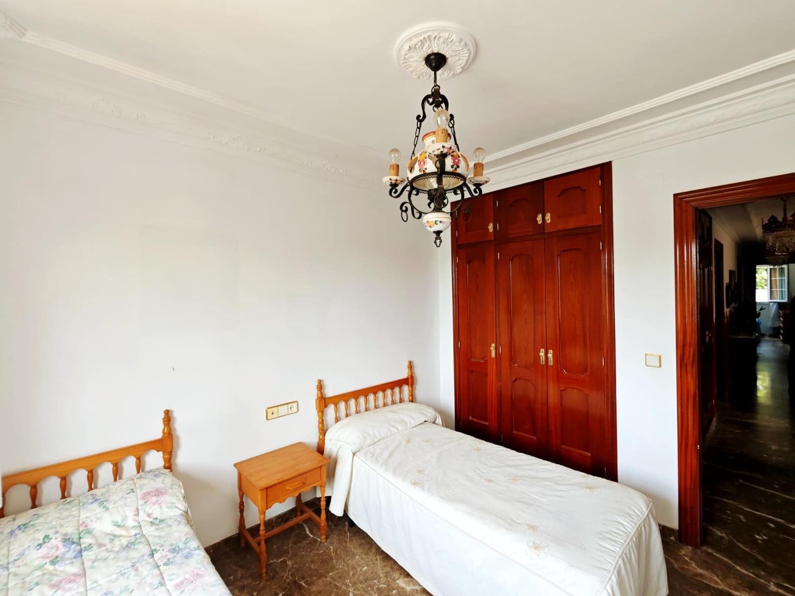 8 soveværelse Villa til salg i Algeciras med garage - € 550.000 (Ref: 9075813)