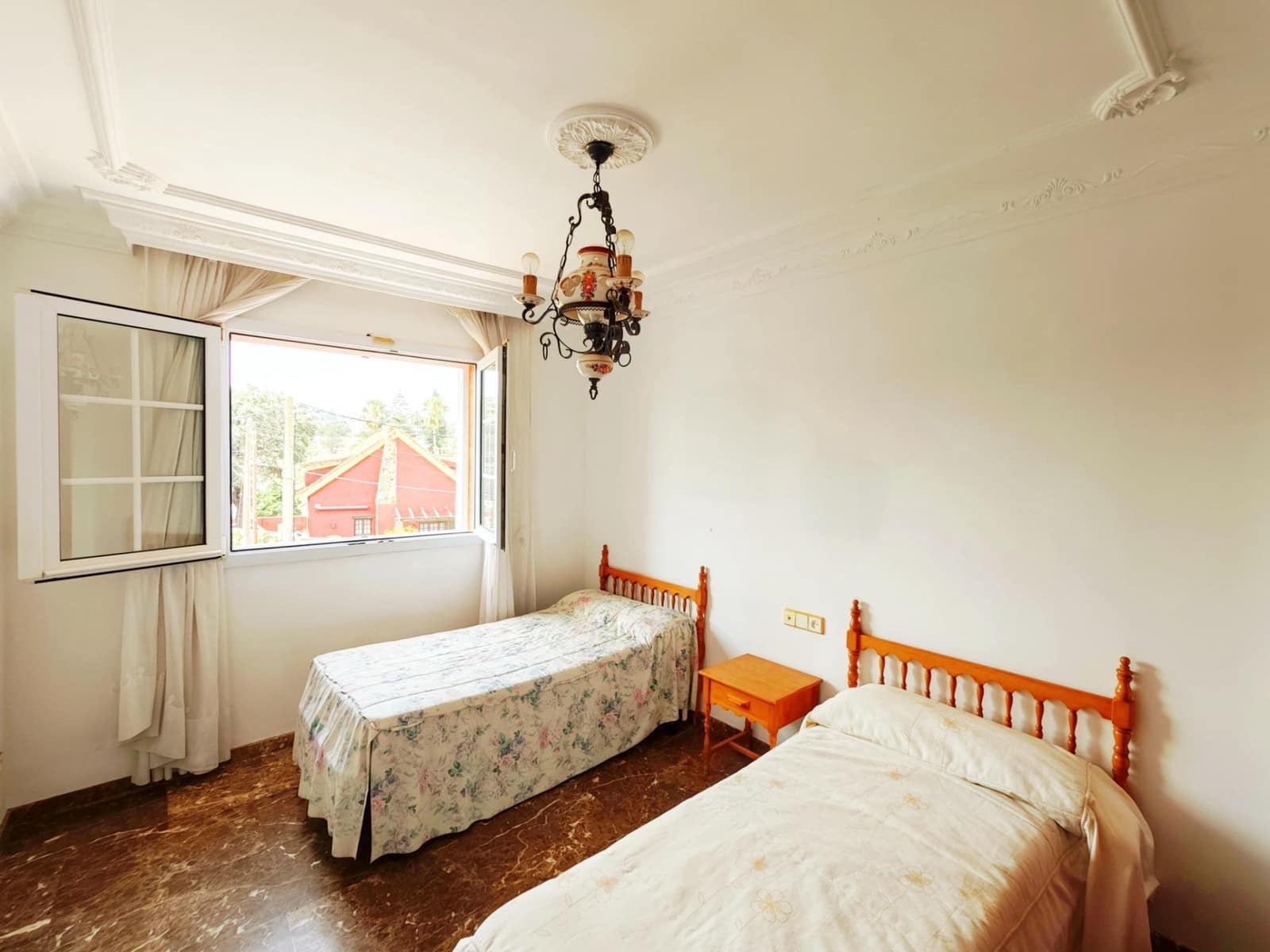 8 soveværelse Villa til salg i Algeciras med garage - € 550.000 (Ref: 9075813)