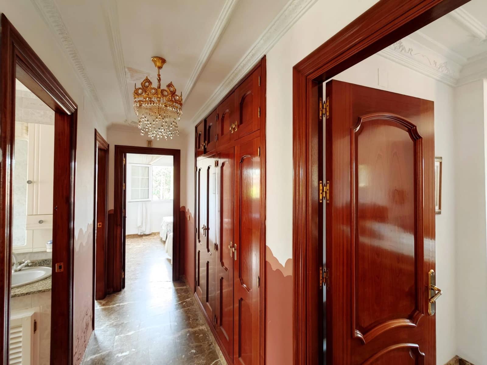 8 soveværelse Villa til salg i Algeciras med garage - € 550.000 (Ref: 9075813)