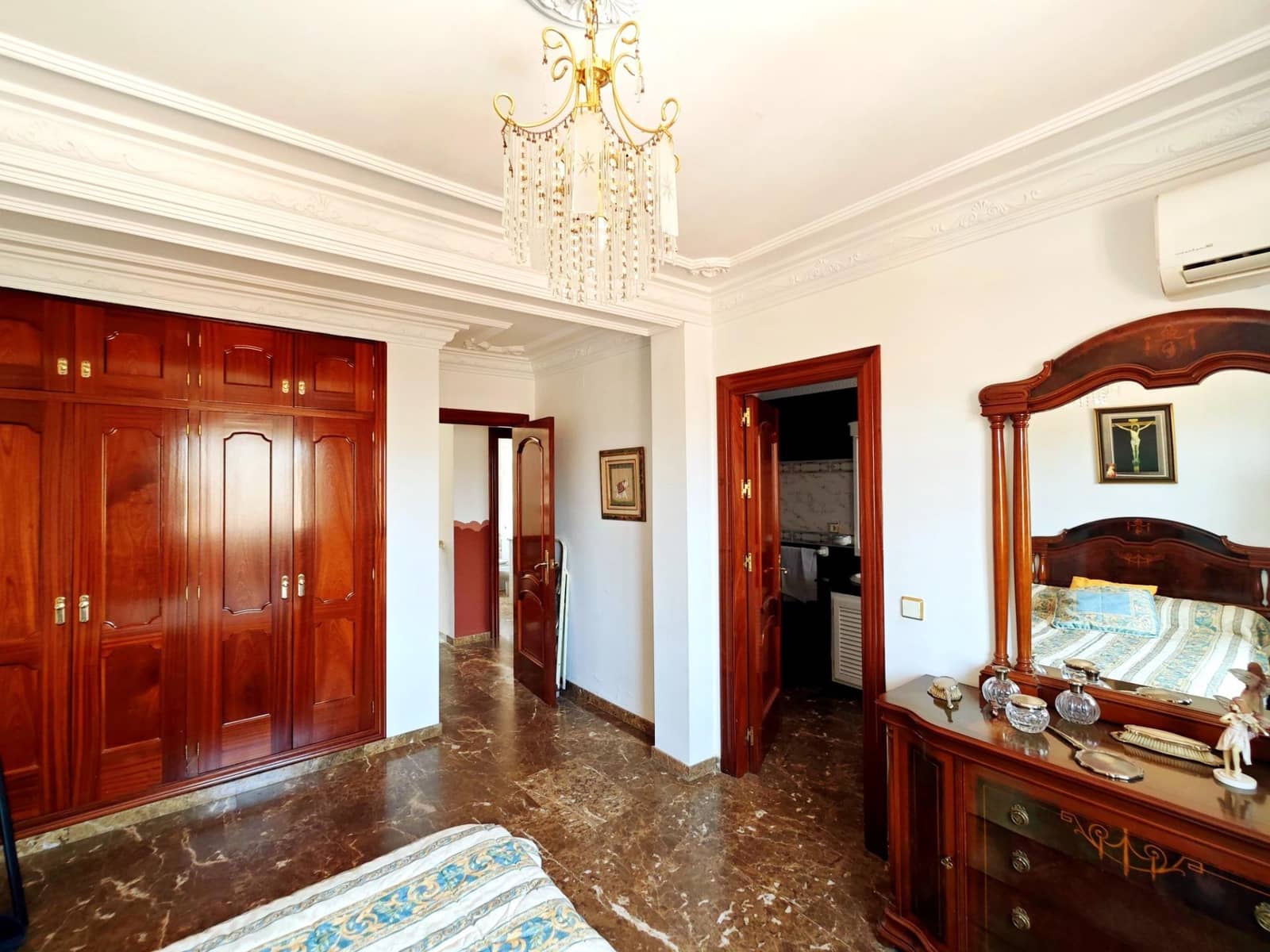 8 soveværelse Villa til salg i Algeciras med garage - € 550.000 (Ref: 9075813)