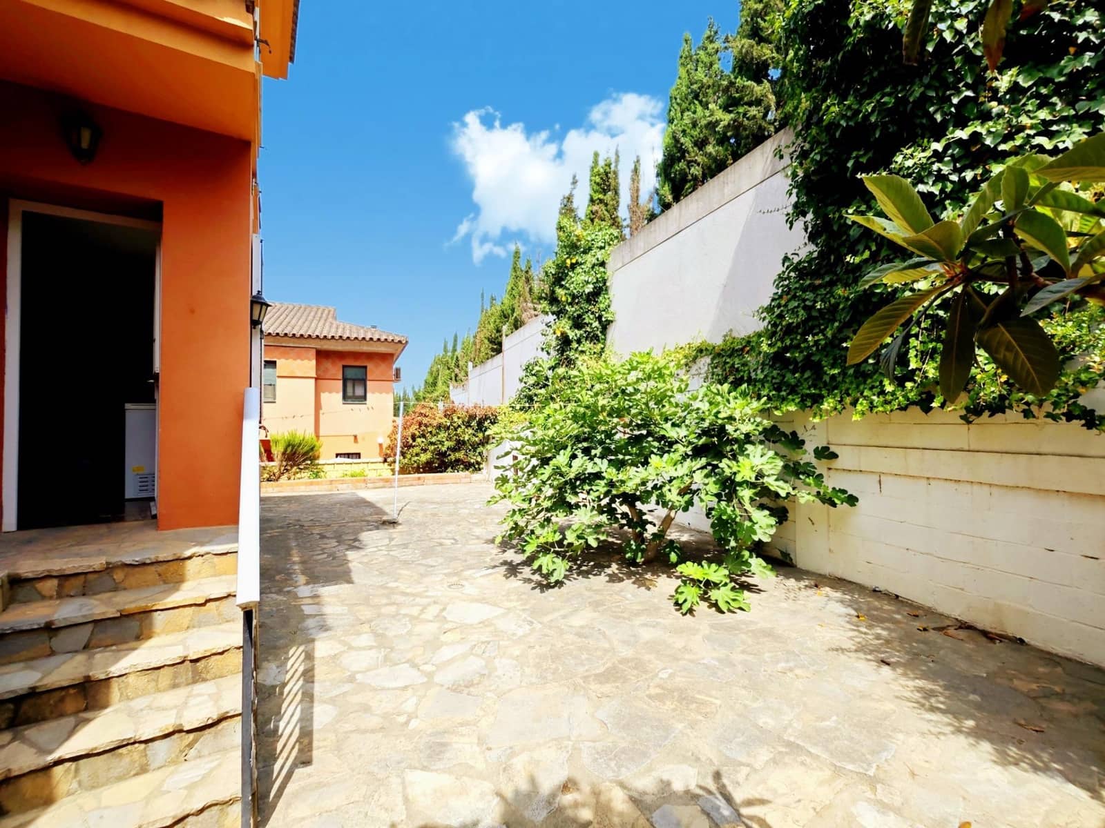 8 soveværelse Villa til salg i Algeciras med garage - € 550.000 (Ref: 9075813)