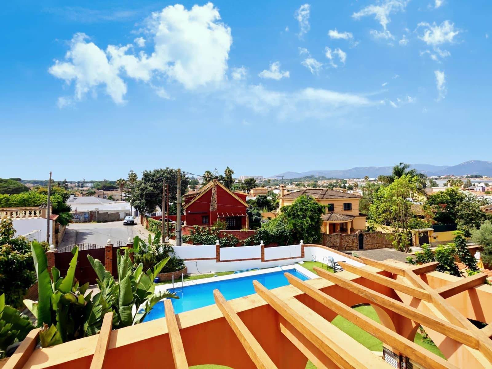 8 soveværelse Villa til salg i Algeciras med garage - € 550.000 (Ref: 9075813)