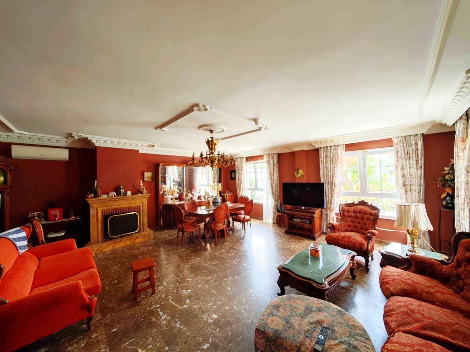 8 soveværelse Villa til salg i Algeciras med garage - € 550.000 (Ref: 9075813)