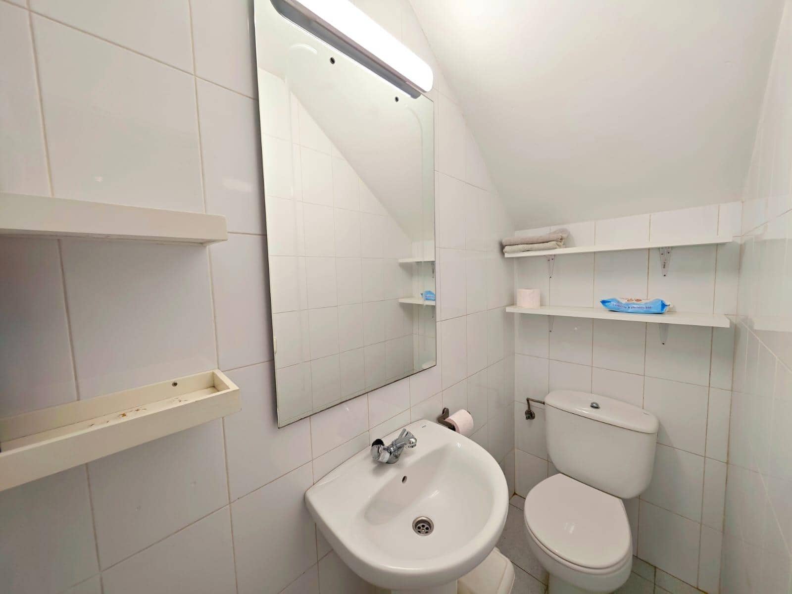 3 soveværelse Rækkehus til salg i La Linea de la Concepcion med swimmingpool - € 275.000 (Ref: 9099112)