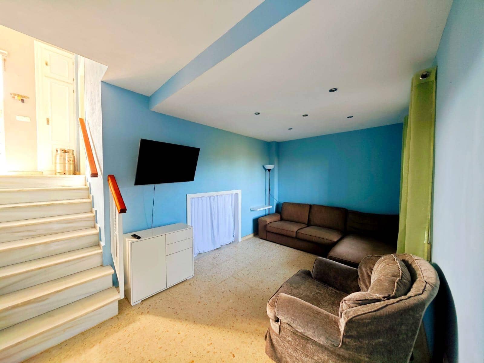 3 soveværelse Rækkehus til salg i La Linea de la Concepcion med swimmingpool - € 275.000 (Ref: 9099112)