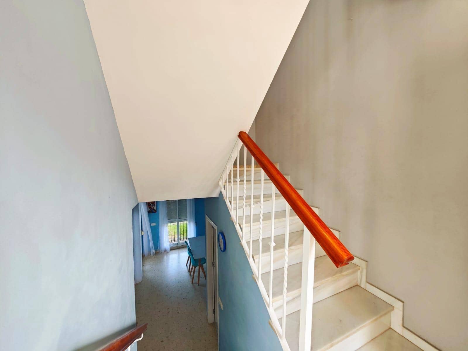 3 soveværelse Rækkehus til salg i La Linea de la Concepcion med swimmingpool - € 275.000 (Ref: 9099112)